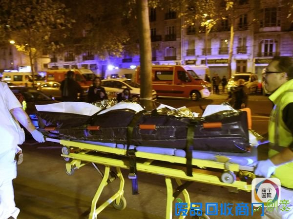 夜色巴黎：血腥，哀伤，坚强！