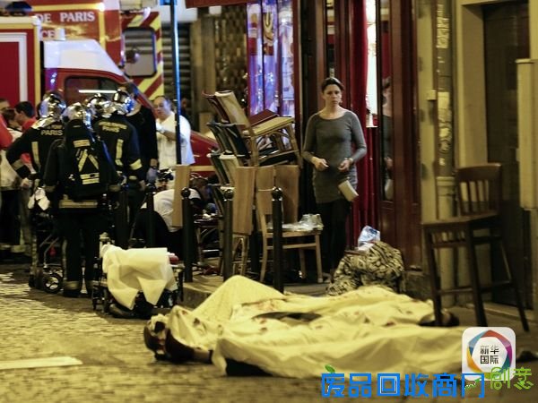 夜色巴黎：血腥，哀伤，坚强！