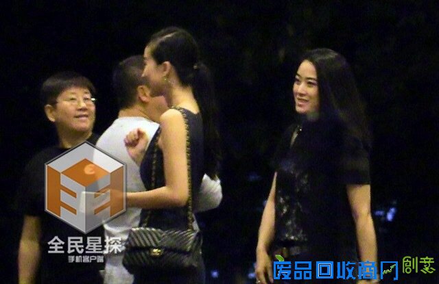 成龙开饭局美女伴驾 房祖名赶来受训