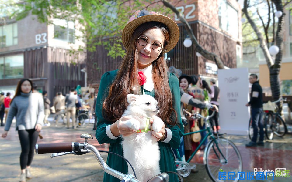 自行车美图摄影_BIKETO美骑网【每日一图】美女与小兽 自行车美图摄影_BIKETO美骑网【每日一图】美女与小兽