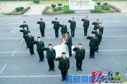 湘潭消防员拍摄“消防版”婚纱照