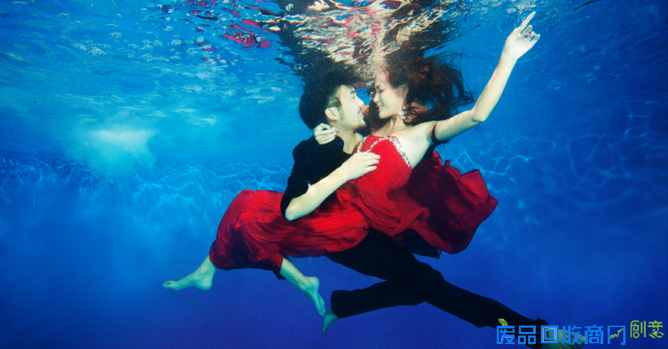 三亚拓璞柯给你一个梦幻水下婚纱摄影