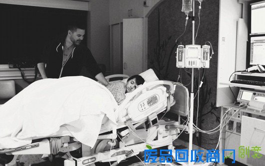 美摄影师镜头记录孕妇“生产日记”