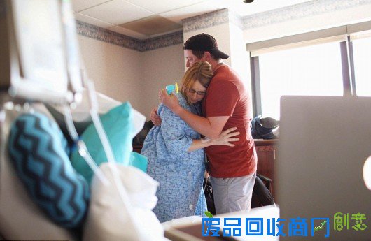 美摄影师镜头记录孕妇“生产日记”