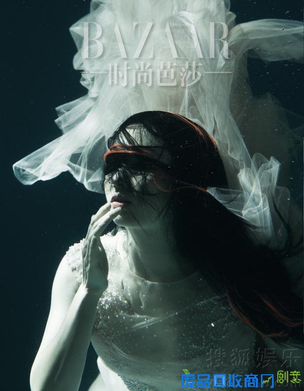 陶虹曝水下唯美写真肤若凝脂格外美艳