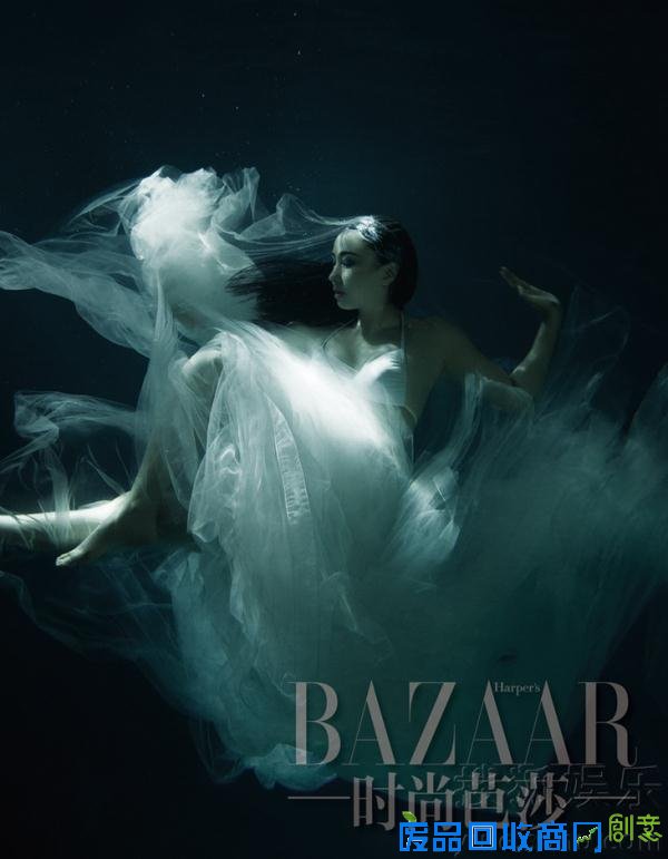 陶虹曝水下唯美写真肤若凝脂格外美艳