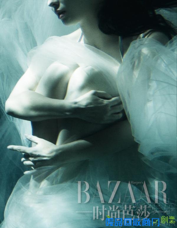 陶虹曝水下唯美写真肤若凝脂格外美艳