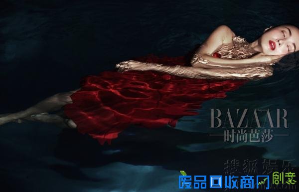 陶虹曝水下唯美写真肤若凝脂格外美艳