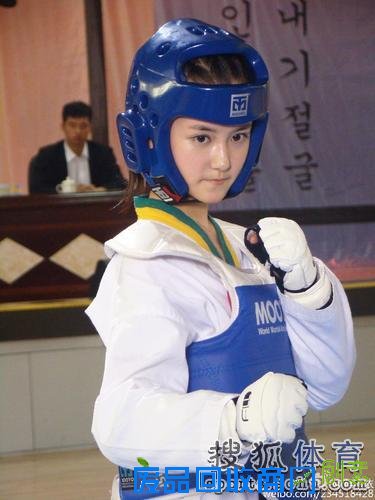 美萌！蒋依依晒滑雪照片 旋风少女俏皮可爱(图)（17）