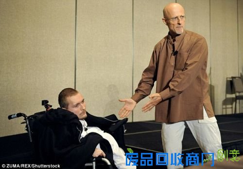 外科医生称成功为猴子实施换头手术（2）