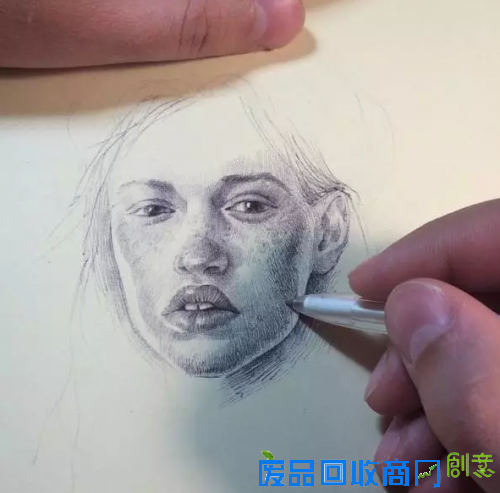 俄罗斯男子做娃娃 逼真到极致（8）