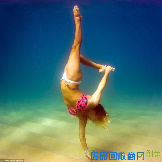 绝美！美摄影师拍摄模特水底有氧运动