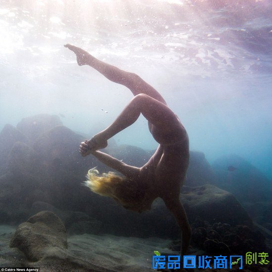 绝美！美摄影师拍摄模特水底有氧运动