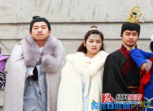 清秀的妹子也就算了，“苏兄”和“靖王”这任性的头套