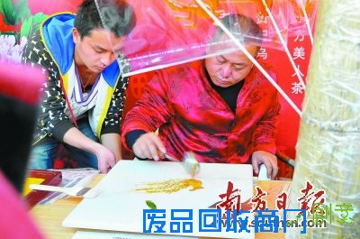 自制年货有“味道”：90后自制动漫糖画受年轻人喜爱