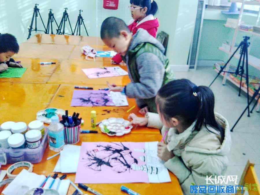 秦皇岛:丰富社区孩子寒假生活 创意美术课乐趣多