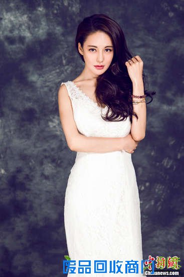 演员樊蕊新唯美写真曝光 白礼服尽显娴静优雅气质