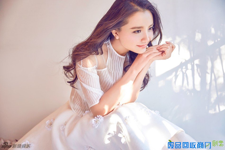 组图：孙茜小清新唯美写真曝光 淡雅展迷人侧颜