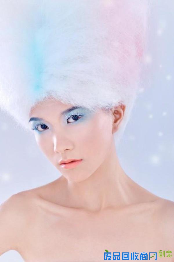 特殊构图技法 大胆裁切构图的美姿表现