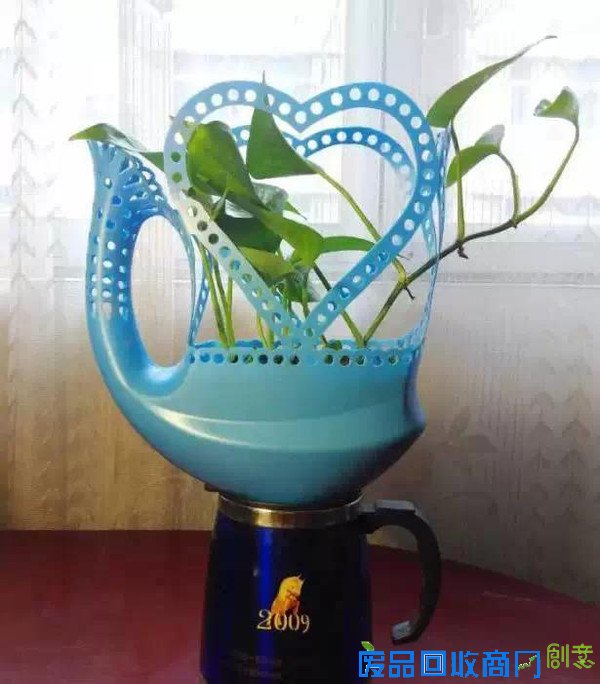 洗衣液瓶做成“花盆”，暑假做起来