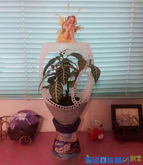 洗衣液瓶做成“花盆”，暑假做起来