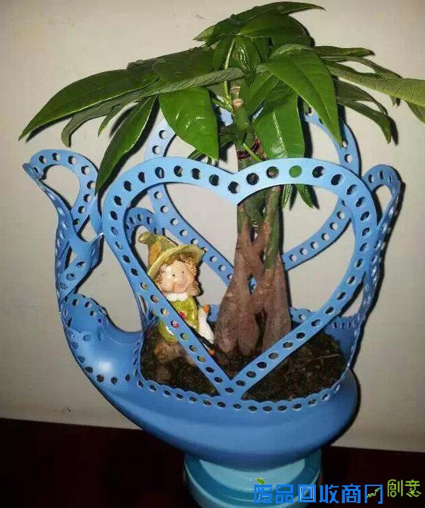 洗衣液瓶做成“花盆”，暑假做起来