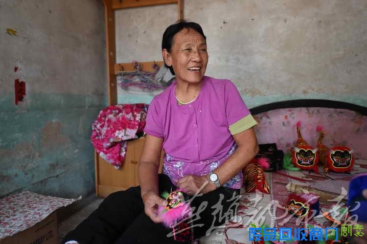 石家庄高邑老人做猫头鞋远近闻名 面临手艺失传危机[组图]