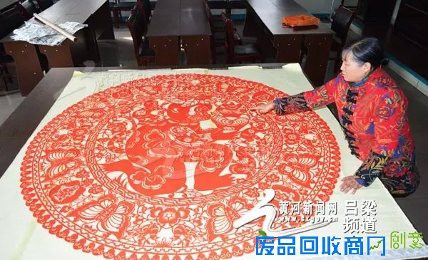 山西孝义:郭润芝创作巨型剪纸作品迎接猴年新春