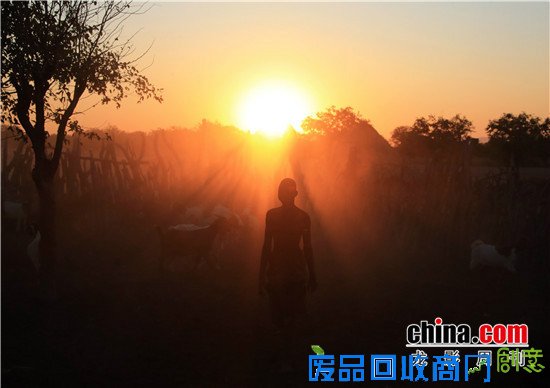 龙影周刊——程鸿博摄影作品《红泥人》