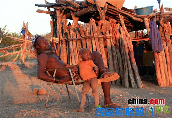 龙影周刊——程鸿博摄影作品《红泥人》