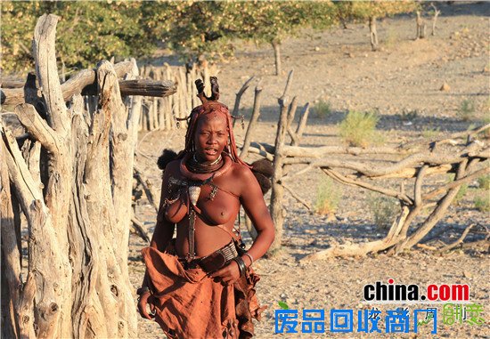 龙影周刊——程鸿博摄影作品《红泥人》