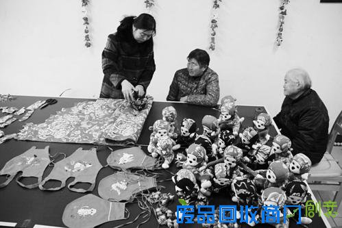 永济市民间工艺美术家协会制作布艺玩偶猴