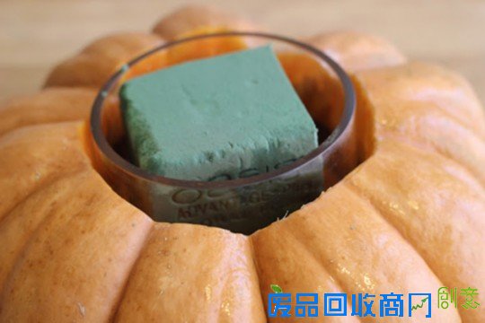 万圣节节日家居装饰——DIY南瓜花瓶插花