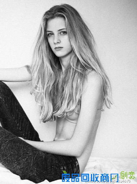 法国嫩模双腿逆天成精走红 网友调侃找男友压力山大