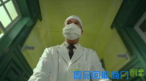 郑爽爸爸成网红颜值高过爽妹男友 旋风孝子首播郑爽变话唠