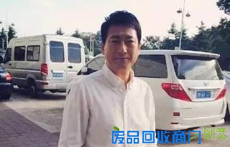 郑爽爸爸成网红颜值高过爽妹男友 旋风孝子首播郑爽变话唠