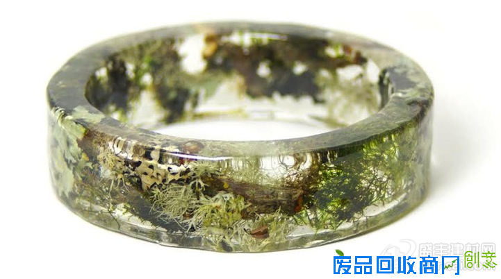 用树脂制作的朴素手镯