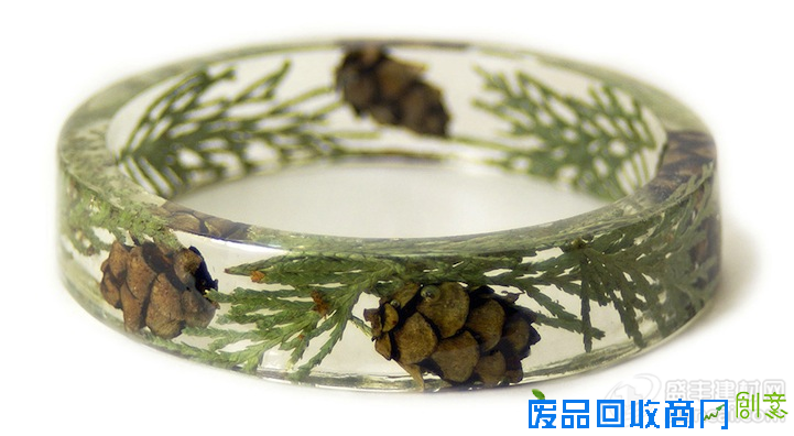 用树脂制作的朴素手镯