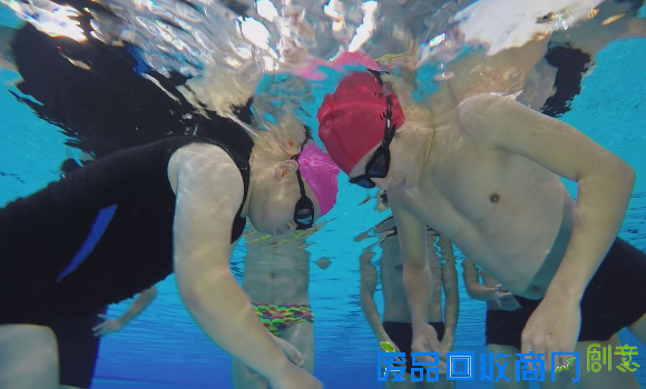 小短腿游得像模像样！岳云鹏《了不起》运动特辑出彩