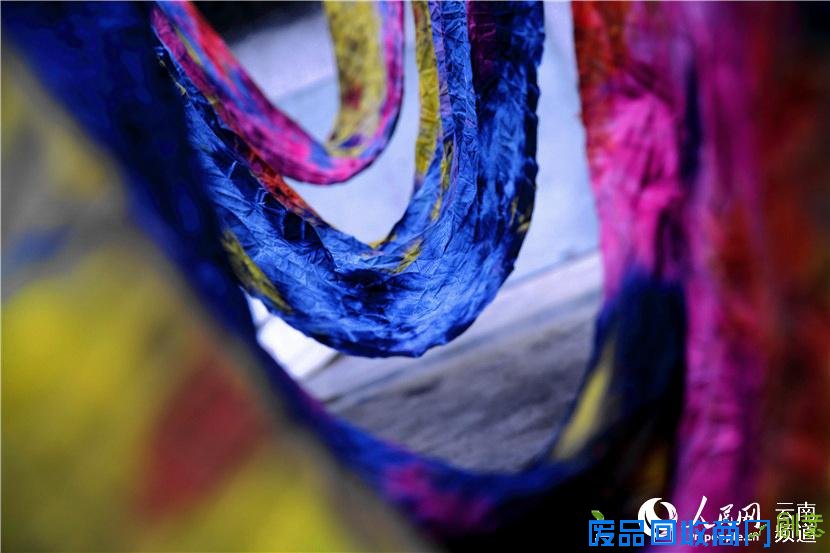 在晾晒的染布 人民网 薛丹 摄