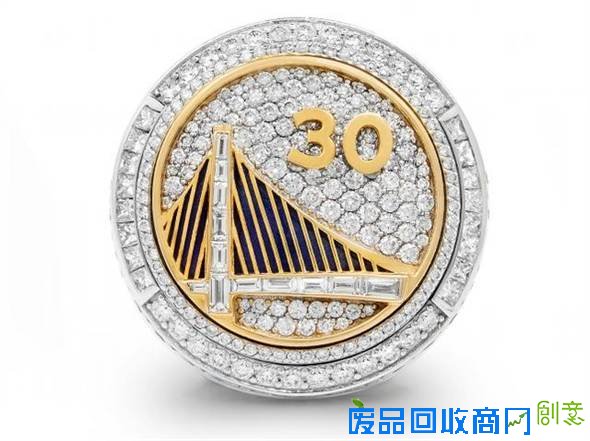 Curry的总冠军戒指展示(图／沉鱼)