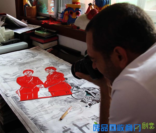 法国友人青睐山东高青剪纸艺术