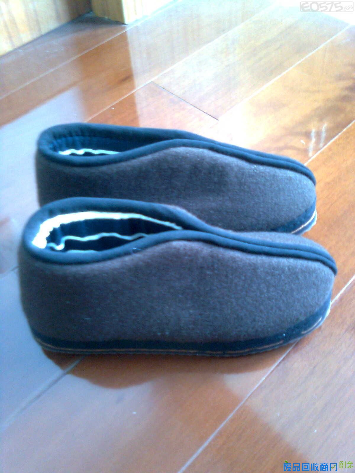 就是28元一双,批发可以价格便宜大人棉鞋28元  大人棉鞋28元