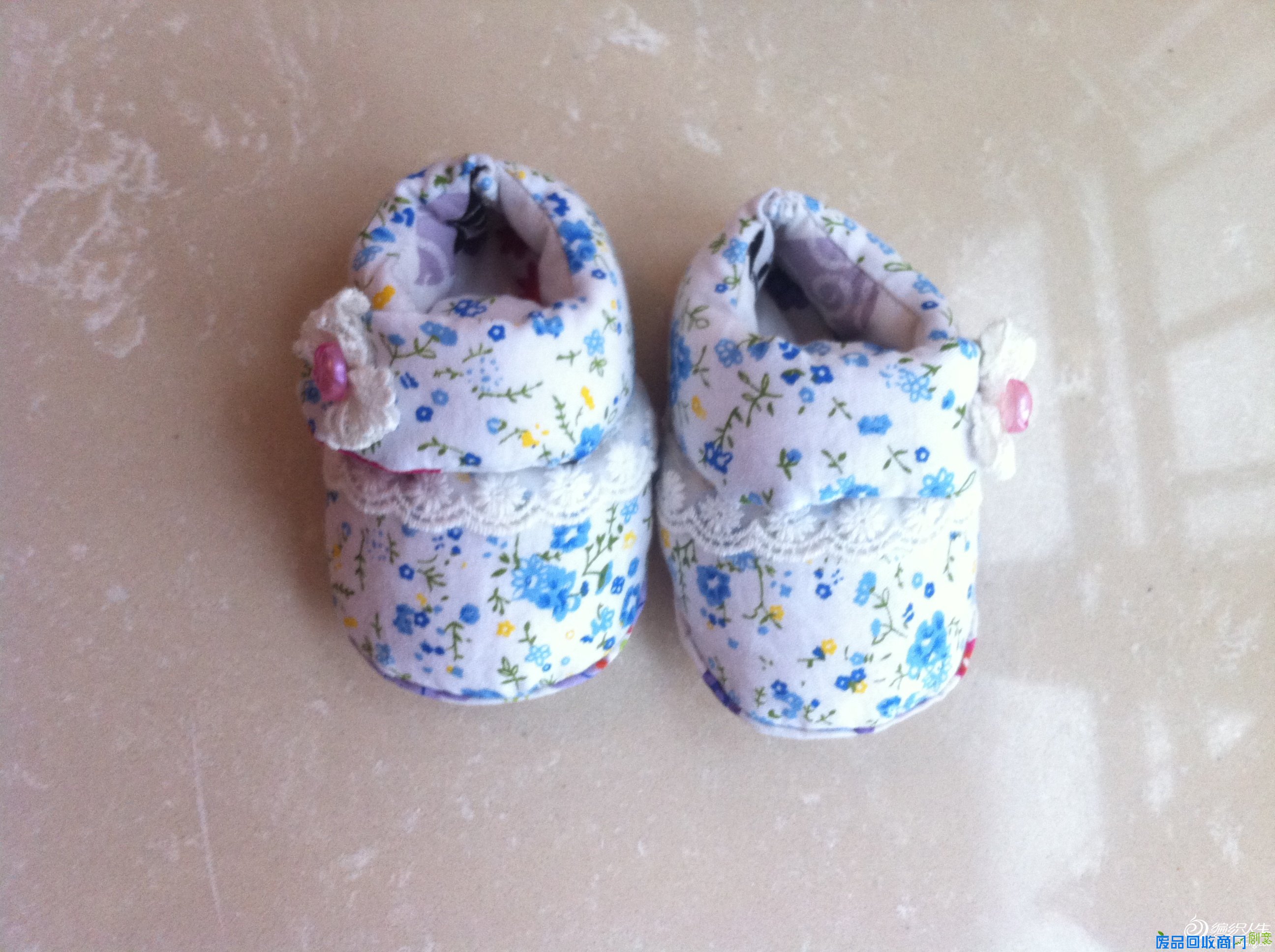 婴儿棉鞋和虎头鞋 