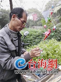 老人巧手捏面人 惟妙惟肖惹人喜