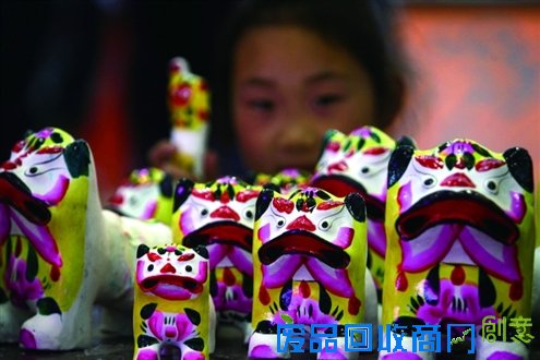 昔日的儿童玩具已成为民间艺术品 等老了,回来捏泥人吧