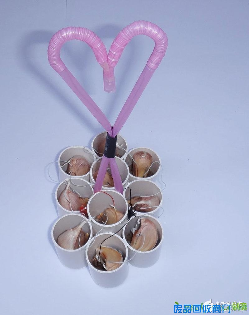 DIY精华集：大蒜生物电池点亮LED达45天，一节电池能当两节电池用？