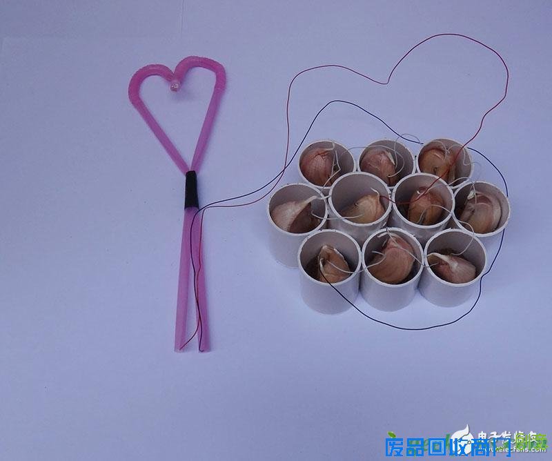 DIY精华集：大蒜生物电池点亮LED达45天，一节电池能当两节电池用？