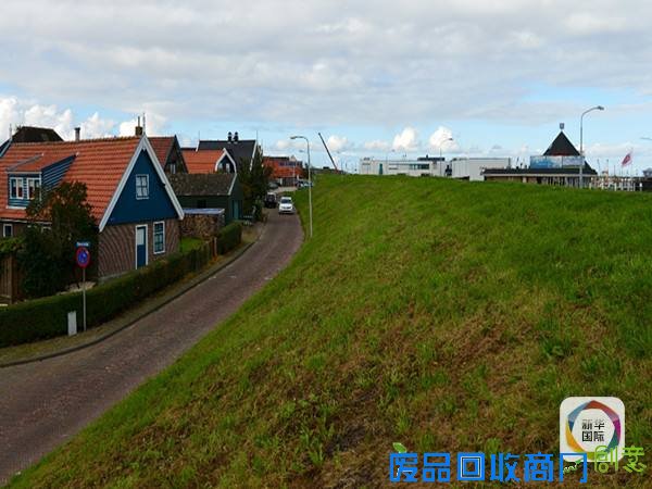 荷兰堤坝大多长这个样子 (Dutch regional water authority Fryslan供图)