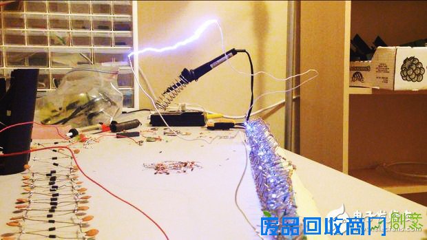 牛人DIY马克思发生器:12V到180kV的巨变